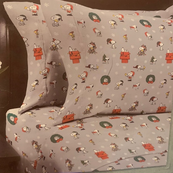 🆕️ Peanuts Snoopy Christmas King Size Bed Sheet Set - Picture 1 of 4